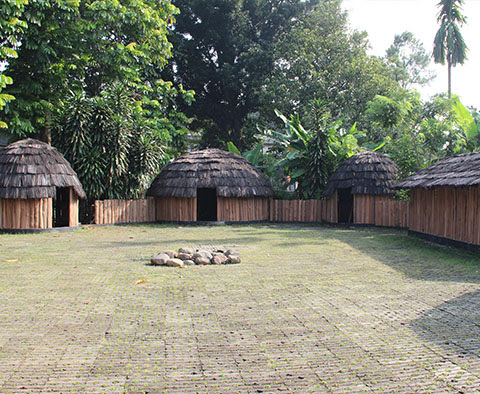Gambar Rumah Honai Dan Penjelasannya - Micro USB k