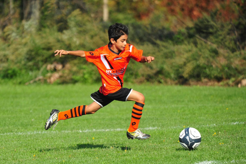  Gambar  Orang Bermain  Bola  Sepak Joonka