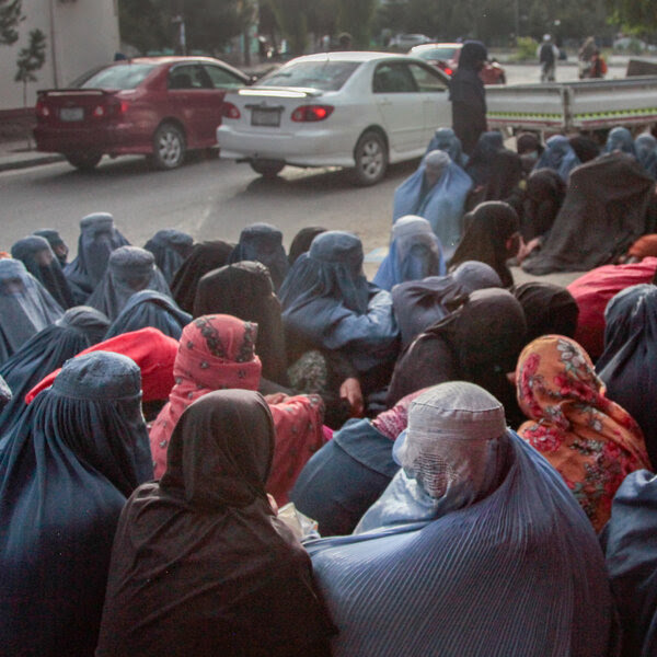 In Kabul, a new ritual: Hungry women wait for bread outside bakeries
