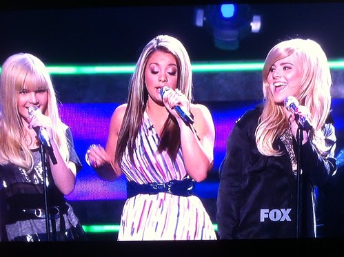 Off On A Tangent: Lauren Alaina and Backup Singers on 