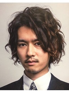 髪型 綺麗なスーツ 髪型 ロング 男