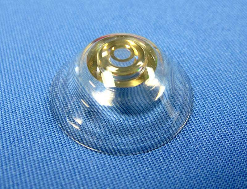 Contact lens with a zoom function