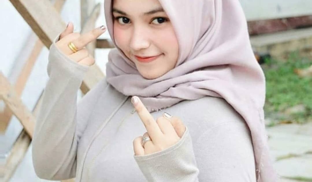 Foto Cewek2 Cantik Lucu Berhijab Untuk Quotes / Foto ...