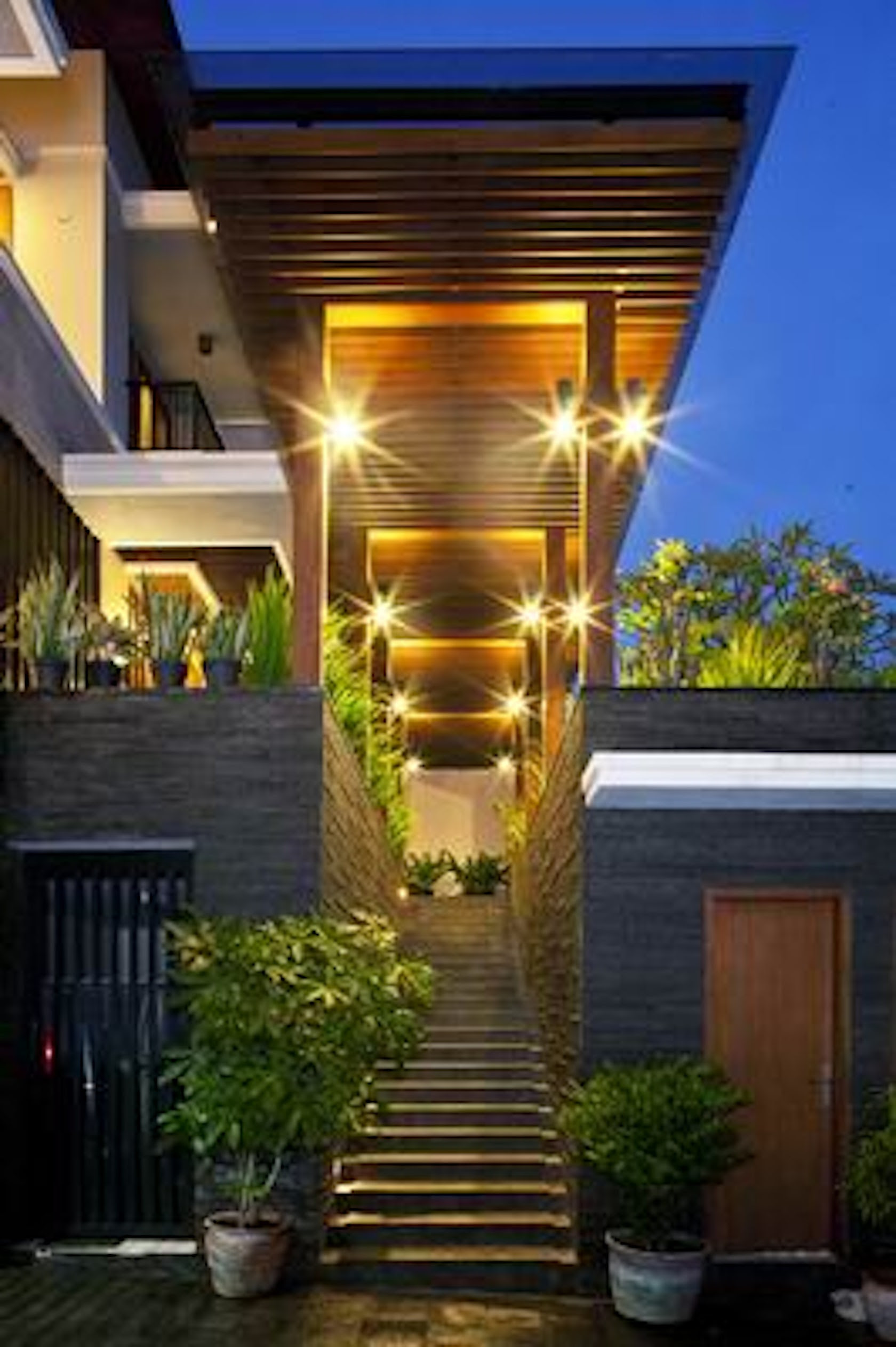 Tropical Bali Style Homes / Breathtaking Tropical Bali Villa For Modern