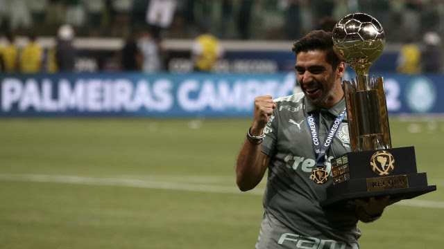 Abel Ferreira é eleito melhor técnico português em atividade no exterior