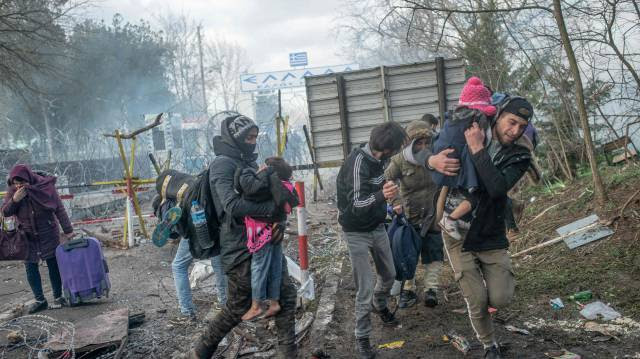 “Están disparando botes de humo a los niños, ¡a los niños!”