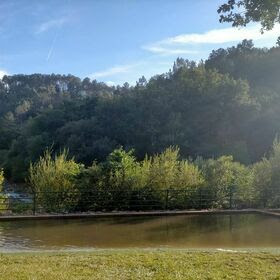 Un vertido de purín obliga a cerrar las piscinas de A Carixa en pleno agosto