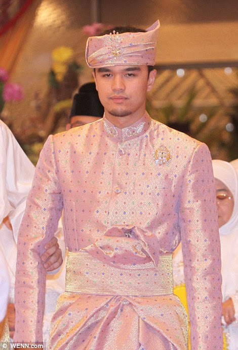 Pengiran Haji Muhammad Ruzaini looked very dapper in pink