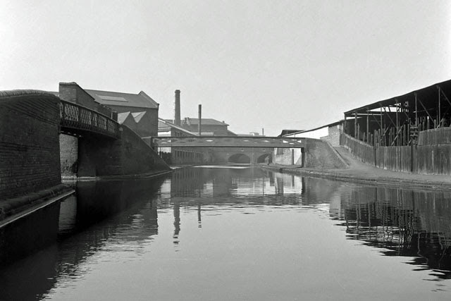 File:The start of the BCN Main Line, 1960 - geograph.org.uk - 1629398.jpg