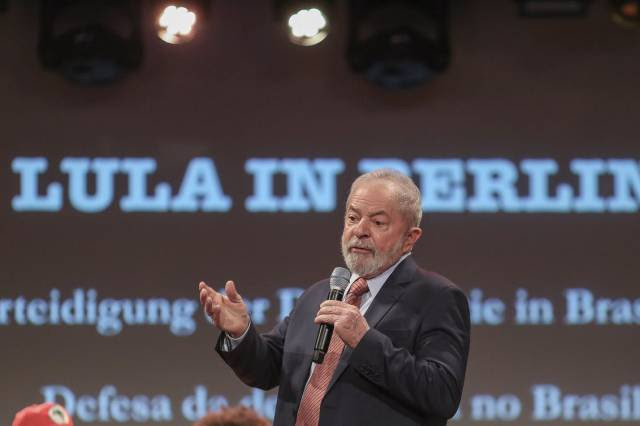 Lula volta ao ringue político