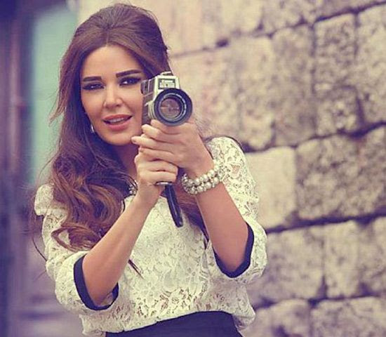 اسم باميلا الكيك بالكامل هو : Ø¬Ø°ÙˆØ± Ù…Ø³Ù„Ø³Ù„ Ù„Ø¨Ù†Ø§Ù†ÙŠ Ù€ Ù…ØµØ±ÙŠ ÙŠÙ†Ø·Ù„Ù‚ Ù…Ù† Ù…Ø¯ÙŠÙ†Ø© ØµÙˆØ± Ù…Ù†ÙˆØ¹Ø§Øª ØµØ­ÙŠÙØ© Ø§Ù„ÙˆØ³Ø· Ø§Ù„Ø¨Ø­Ø±ÙŠÙ†ÙŠØ© Ù…Ù…Ù„ÙƒØ© Ø§Ù„Ø¨Ø­Ø±ÙŠÙ†