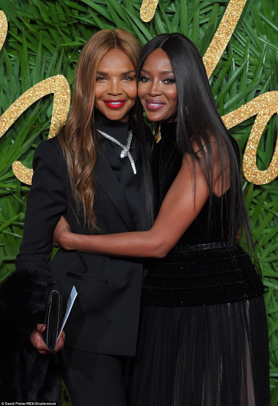 Ótimo momento: Naomi Campbell fez uma aparência rara com a mãe Valerie Morris no evento estrela-studded