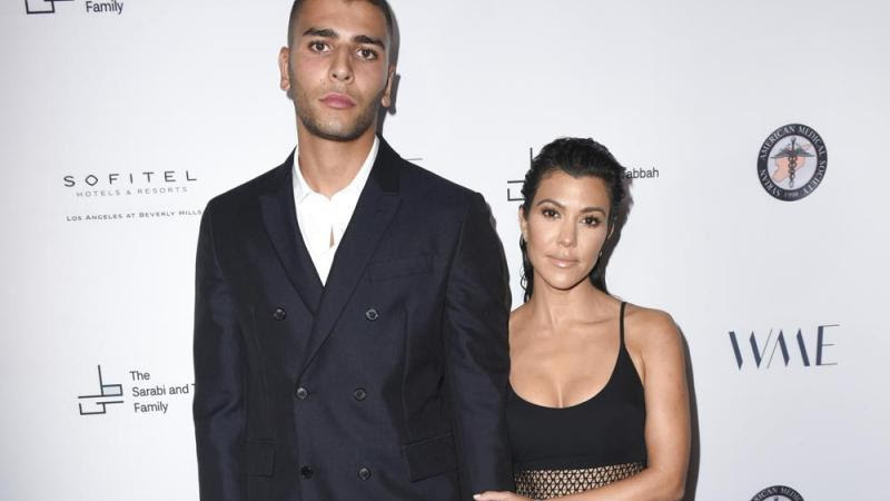 Mgk, megan fox, travis barker and kourtney kardashian in the house for #ufc260. Kourtney Kardashian Sie Soll Vergeben Sein
