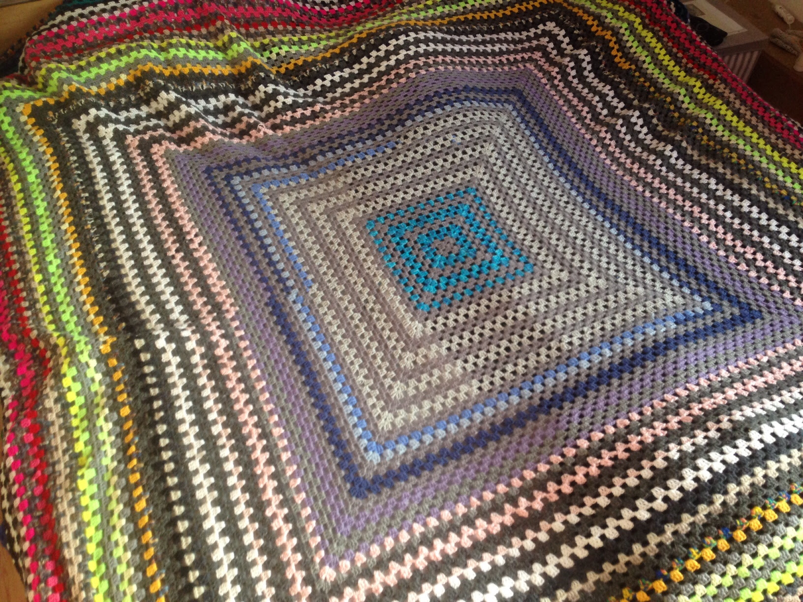Decke heimtextilien fruhjahr sommer modelle a katia com. Granny Square Mamas And More Kreativblog