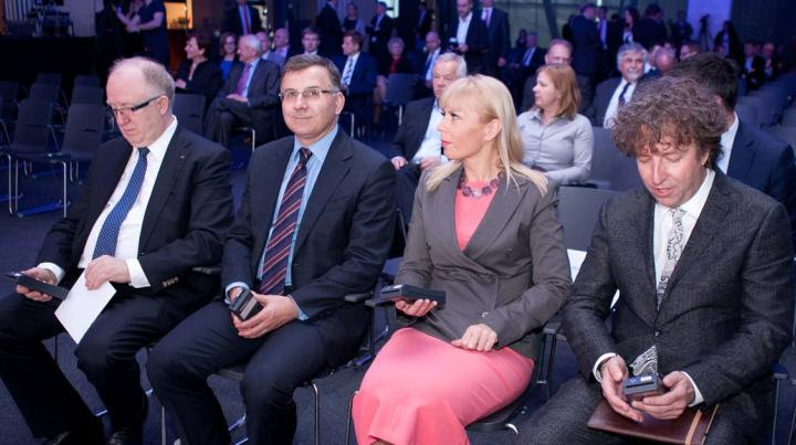 Zbigniew jagiełło jest również aktywnie zaangażowany w rozwój i promocję wysokich standardów rynku finansowego w polsce. Polskie Przedsiebiorstwa Nieco Zwolnily Tempo Archiwum Rzeczpospolitej