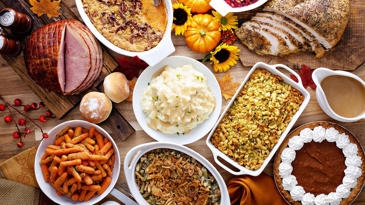 From our deli, bakery, fresh produce and helpful pharmacy staff, we've got you covered! Thanksgiving Dinner Deadline Drives Grocery Store Crowds On Turkey Wednesday Fox Business