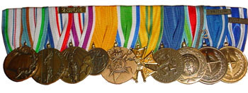 Medaille van verdienste van het nederlandse rode kruis 1914; Herinneringsmedaille Vredesoperaties Herinneringsmedaille Internationale Missies
