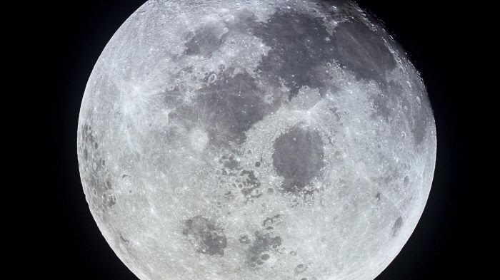 La deuxième pleine lune dans le même mois calendaire est appelée "Lune bleue".