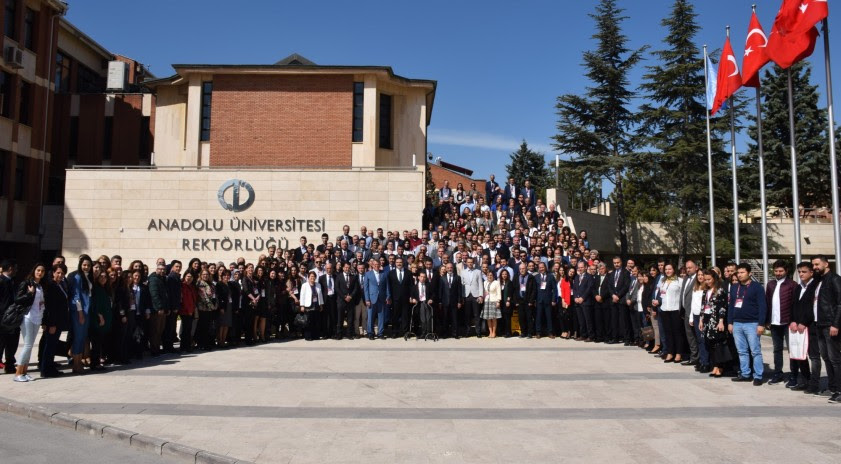 Anadolu üniversitesi açıköğretim fakültesi yunus emre kampüsü tepebaşı 26470 eski̇şehi̇r / türki̇ye. Acikogretim Fakultesi Buro Temsilcileri Bulustu