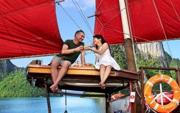 Summer activities, couple, honeymoon, Nha Trang, Sapa Phu Quoc, Ha Long, Mui Ne, Dalat, Hoi An, Da Nang, Ha Long Bay