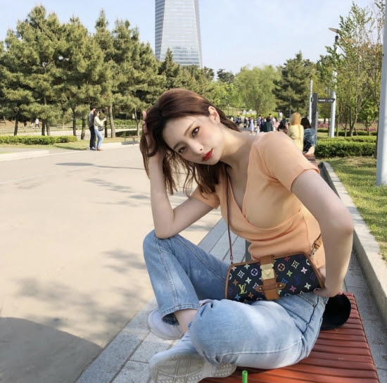 변정하 (@1993kg) • instagram photos and … перевести эту страницу. ë°°ëŸ´ê±¸ ëœ ë³€ì •í•˜ì˜ ëª¨ë¸ìŠ¤ëŸ¬ìš´ ì¼ìƒ êµ­ë¯¼ì¼ë³´