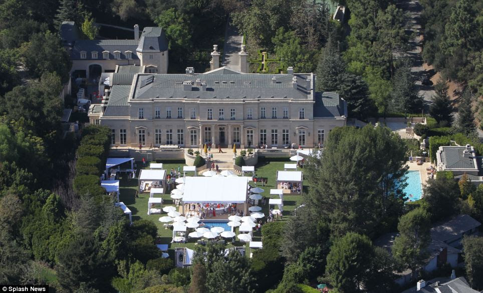 Three billionaires reportedly engaged in a bidding war for the nearly five-acre trophy estate, the winner closing in 10 days in an all-cash deal that included antique furnishings