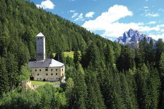 Per il periodo migliore dell'anno, per la vostra vacanza, monguelfo ha pronta per voi la perfetta offerta di appartamenti. Alberghi Monguelfo Tesido Vacanze Alto Adige Ferie Alloggi