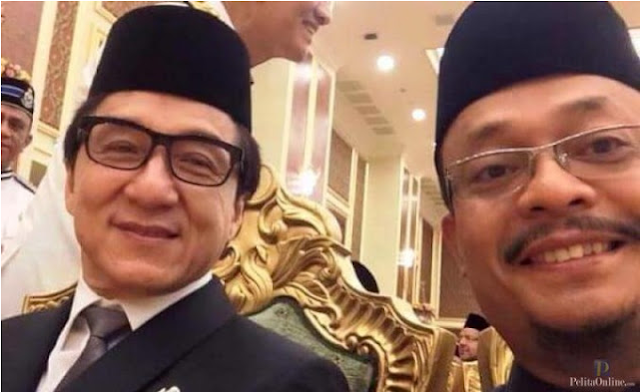 Subhanallah Akhirnya "Aktor Laga Yang Terkenal JACKIE CHAN, Sudah Resmi Memeluk Agama ISLAM" Baca Selengkapnya.!