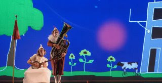 Although born and raised in the united states, daniel considers himself a citizen of the world, having lived, worked and traveled around the globe. Theater Handgemenge