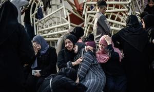 Mujeres palestinas lloran la pérdida de un familiar en el Hospital Médico Al-Nasser de Jan Yunis, en el sur de la Franja de Gaza.