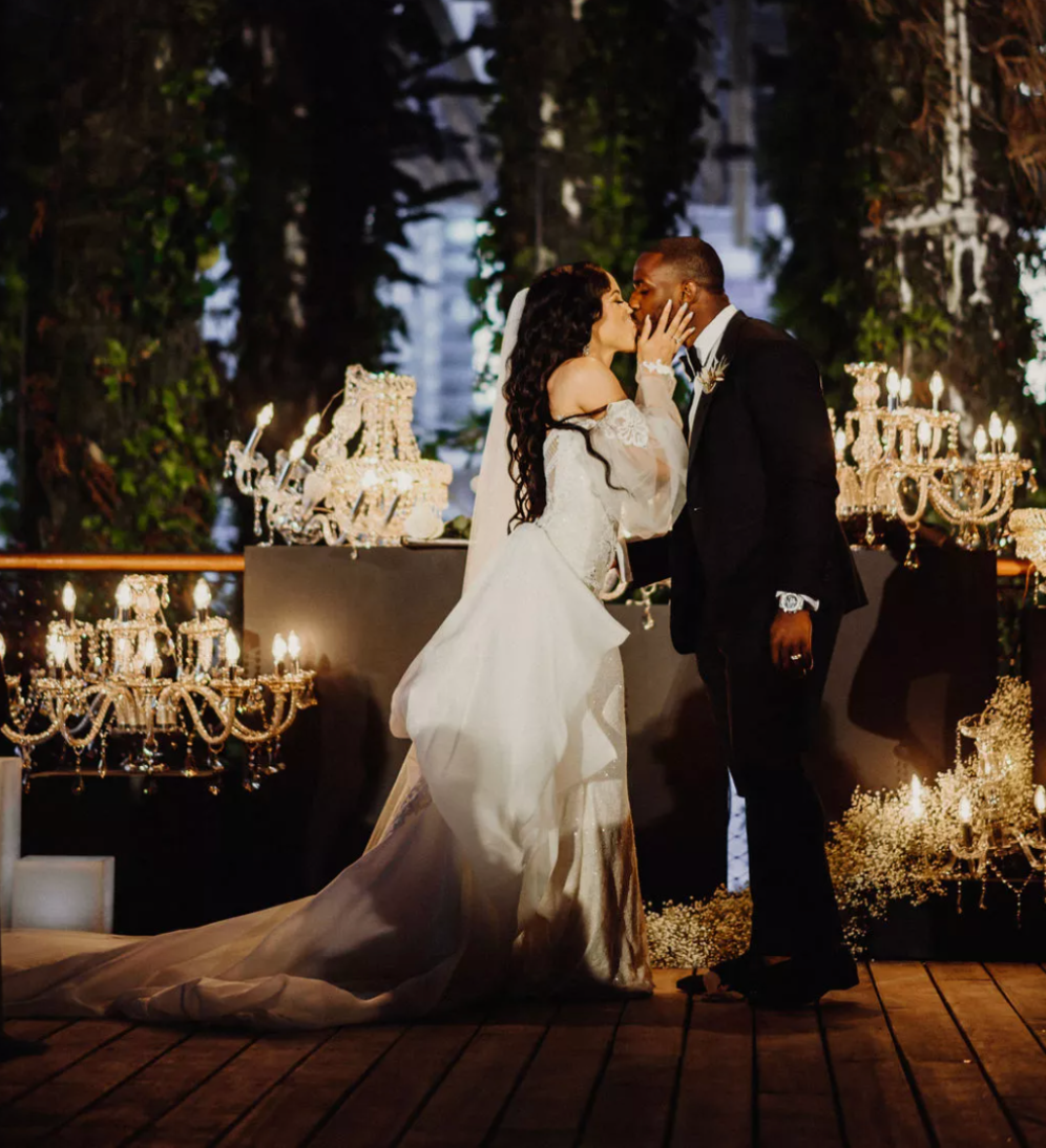 Lamar Miller and Jessica deRoquancourt kiss during wedding 