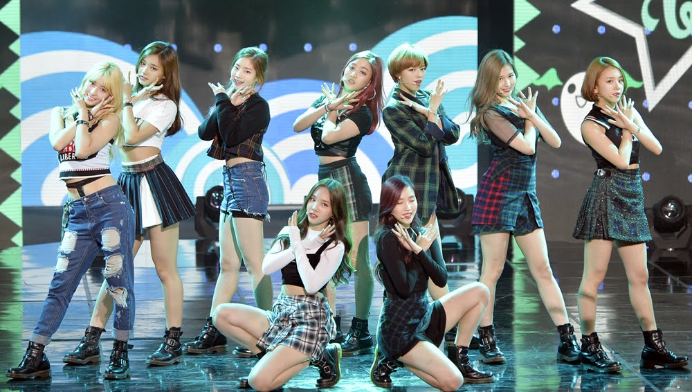 Div Class W 240 Lg W Full Mx Auto Mb 8 Lg Px 8 韓国 男性 アイドル 衣装 韓国 男性 アイドル 衣装 ブラッククローバー アニメ画像
