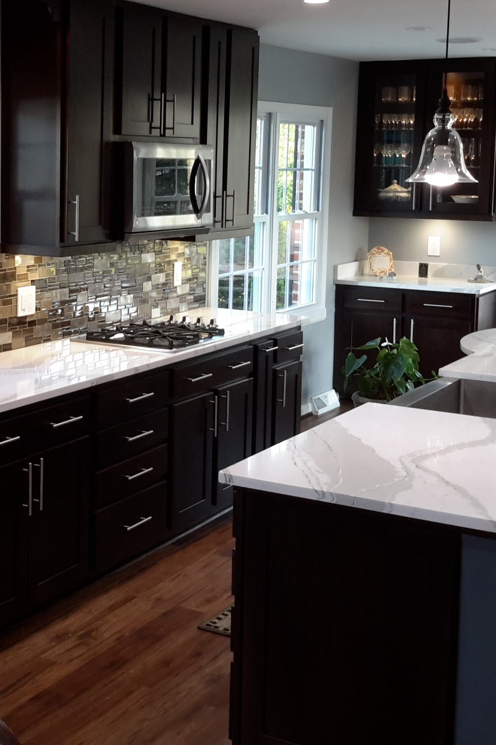 Quartz countertop installation is far from a glamorous process, but in this post you'll learn about selection of quartz and what to expect if you are planning a kitchen counter remodel in your home. Quartz Countertops Dark Galleries Lemongrassthaibistro Com