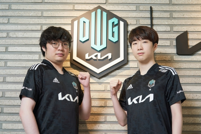 더욱이 g2는 지난 2019 롤드컵 8강에서 담원을 경기는 시작부터 팽팽했다. Lck ë‹´ì› ê¸°ì•„ 10ì—°ìŠ¹ êµ­ë¯¼ì¼ë³´