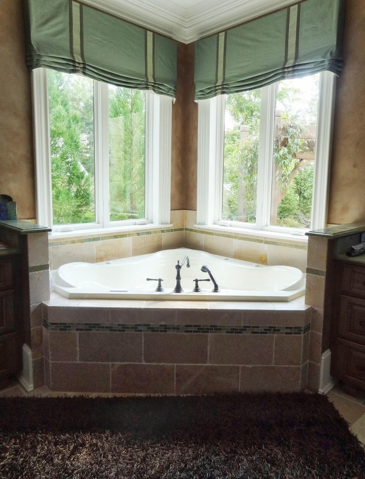 An outdoor screen is an innovative design idea that protects a bather's modesty, allows in light and also offers glimpses of the outside world. Window Covering For Small Bathroom Laptrinhx News
