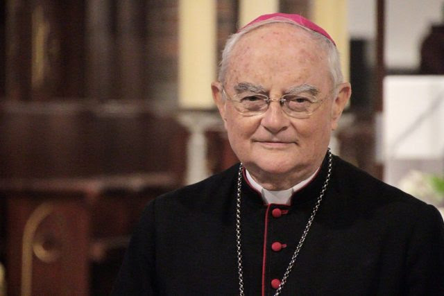 The apostolic visitor with the special role for the parish of medjugorje, the archbishop henryk hoser, paid a visit to radio mir medjugorje and met all those who work there. Preminuo Mons Henryk Hoser Brotnjo Info Citluk MeÄ'ugorje Hercegovina