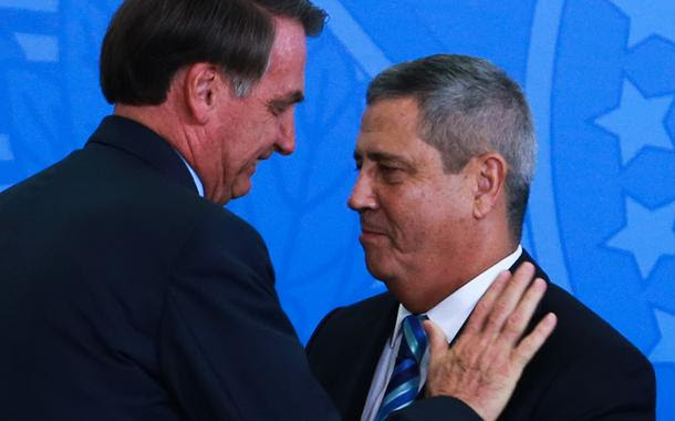 Bolsonaro comunica ao Alto Comando do Exército intenção de indicar Braga Netto para vice na chapa pela reeleição