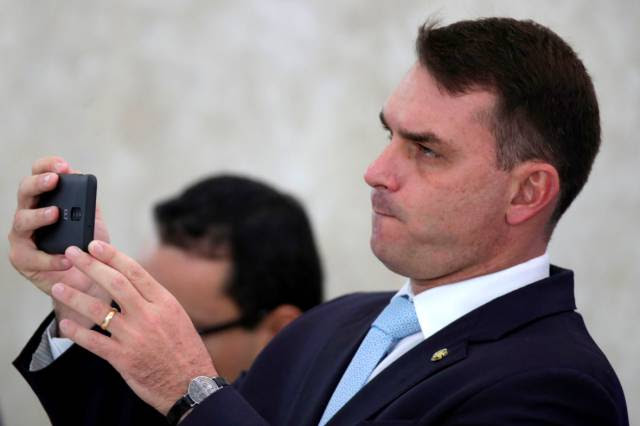 STJ freia blindagem de Flávio Bolsonaro no caso das 'rachadinhas'