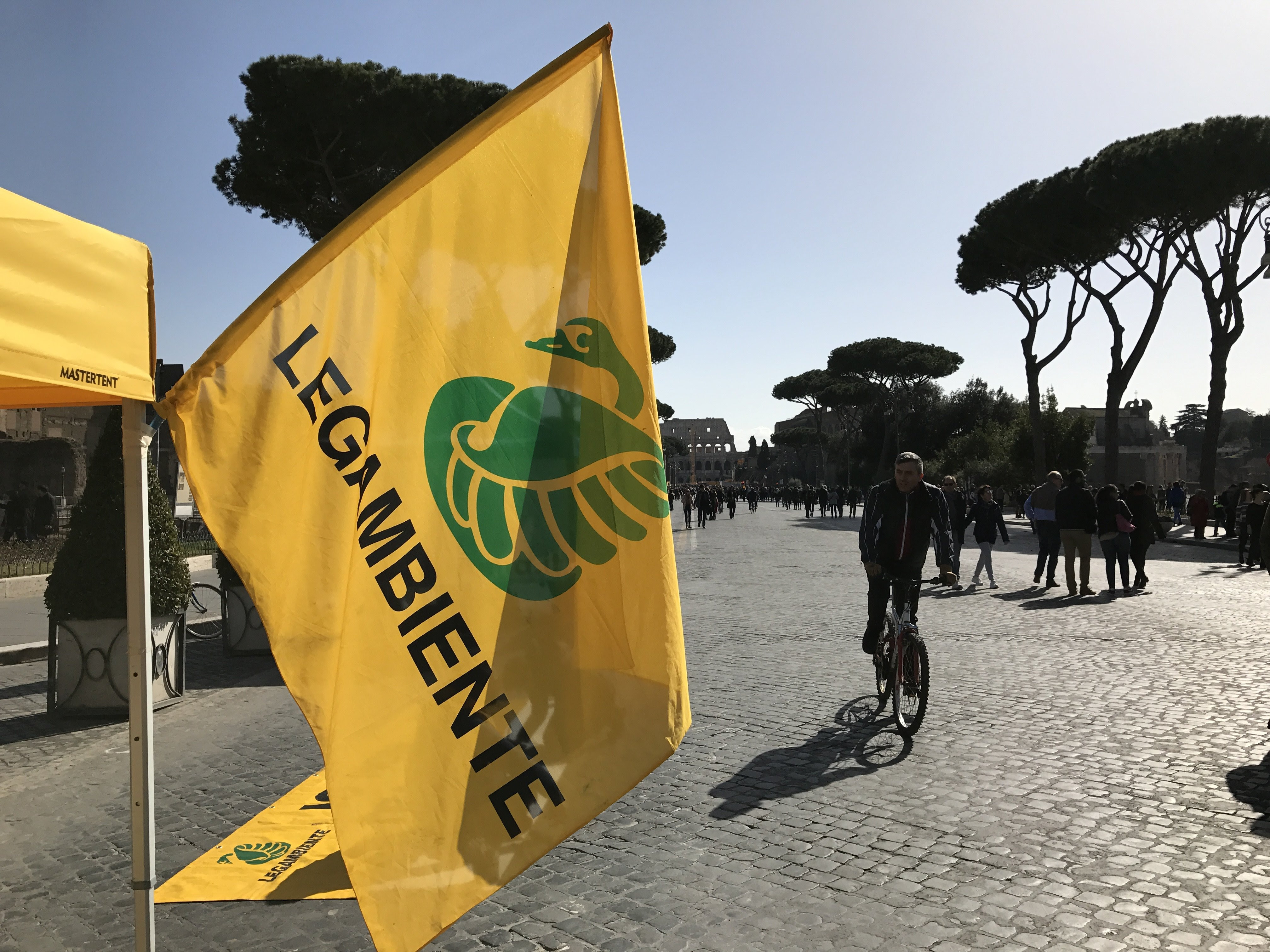 domeniche ecologiche biciclette apposta delle macchine