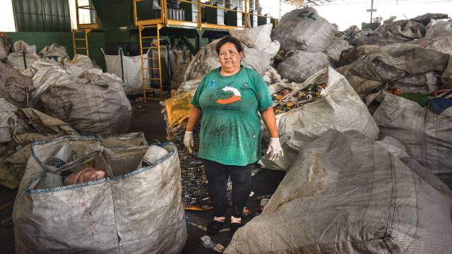 Pandemia faz sumir trabalho e renda de catadores: “Somos grupos de risco”