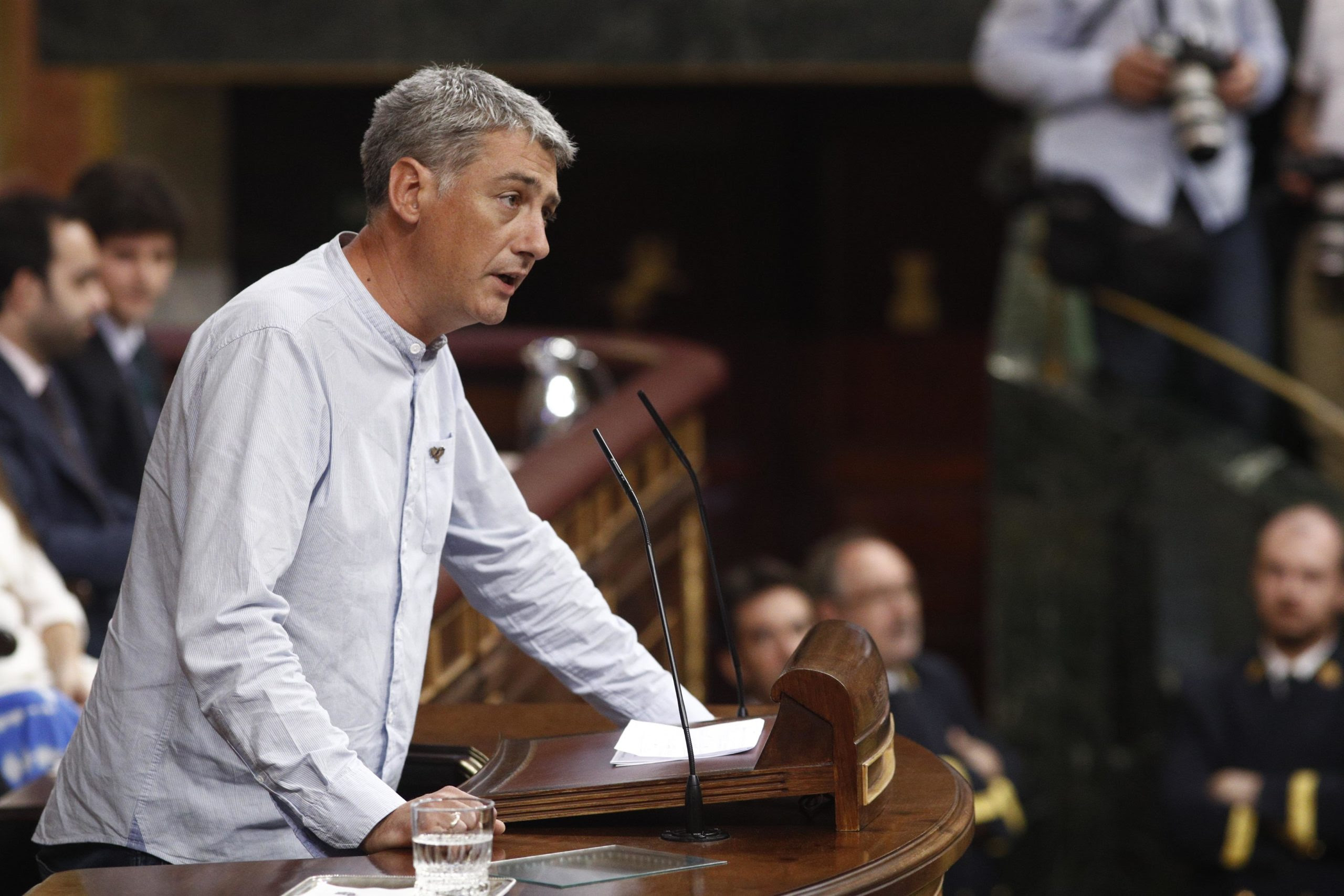 europapress 2289719 el diputado de eh bildu oskar matute durante su discurso previo a la segunda votacion para la investidura del candidato socialista a la presidencia del gobierno scaled