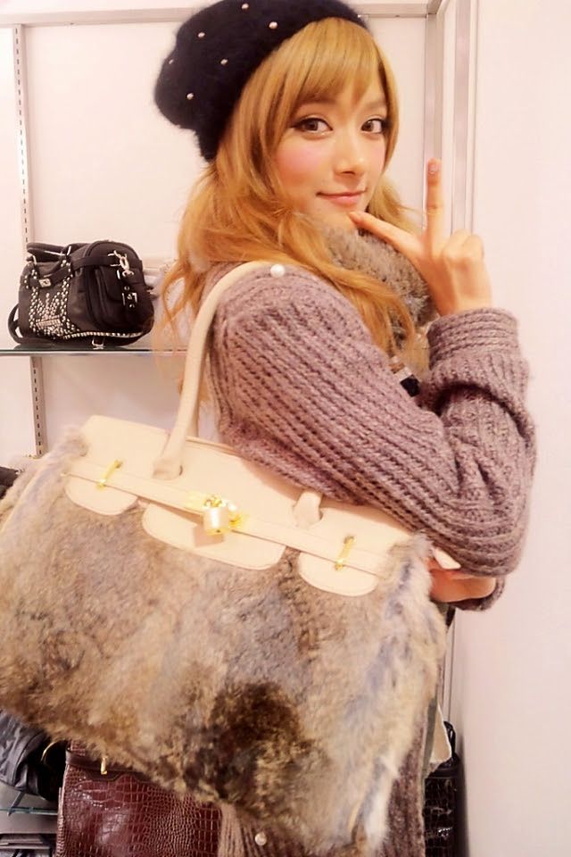 ローラ 壁紙 7686 ローラ 全身 壁紙