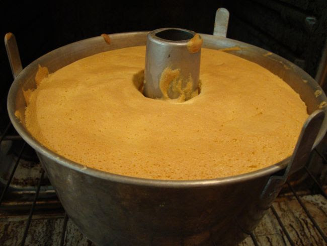 A delightful citrus flavored sponge cake that is tasty for passover or anytime. Granny S Passover Sponge Cake The Baking Wizard