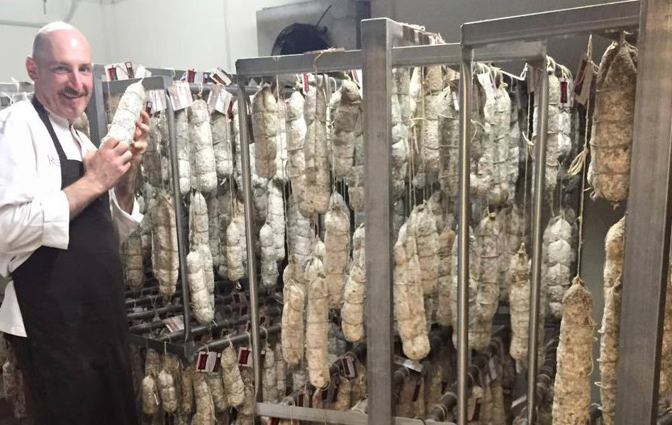 Base di almeno un cm sotto, questo procedimento. Muffa Del Salame Perche Si Forma A Cosa Serve Il Blog Di Lorenzo Rizzieri