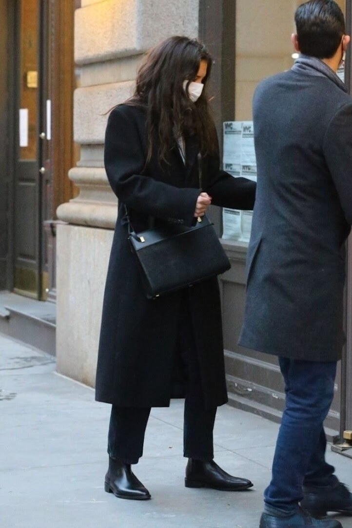 Redação lux em 14 de maio de 2021 às 16:11. Katie Holmes New York City January 27 2021 Star Style