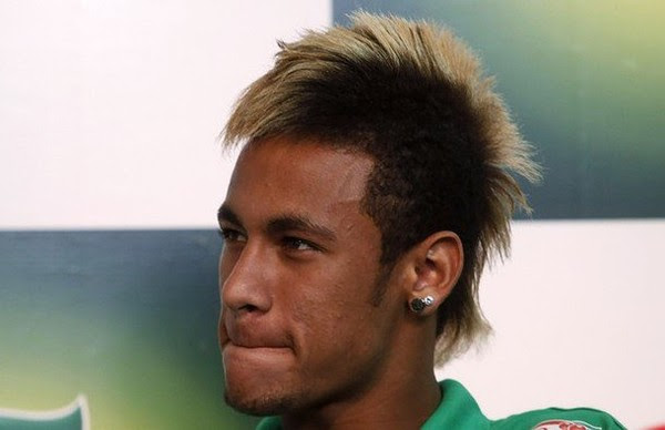 Но общият резултат от двата мача беше 1:1. Pricheski Nejmara Fotoobzor Nejmar Neymar Nejmar Da Silva Santos Zhunior Neymar Da Silva Santos Junior