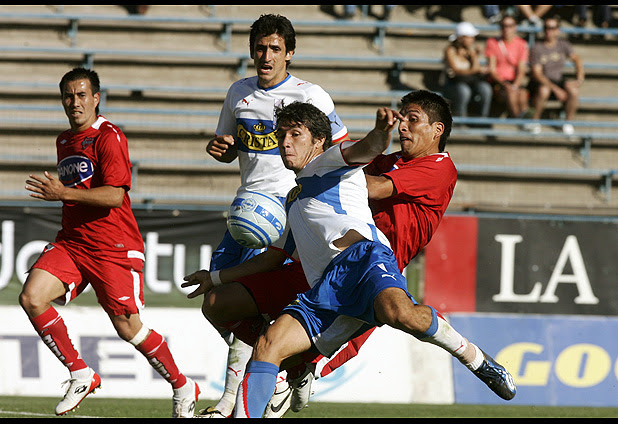 I don't understand how this film passed me without me knowing about it in 2009. Catolica Vencio A Nublense Emol Fotos