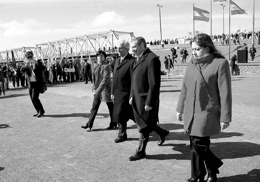 Tabaré Vázquez y Carlos Enciso, intendente de Florida, ayer en la Piedra Alta, Florida. Foto: Walter Paciello, Presidencia