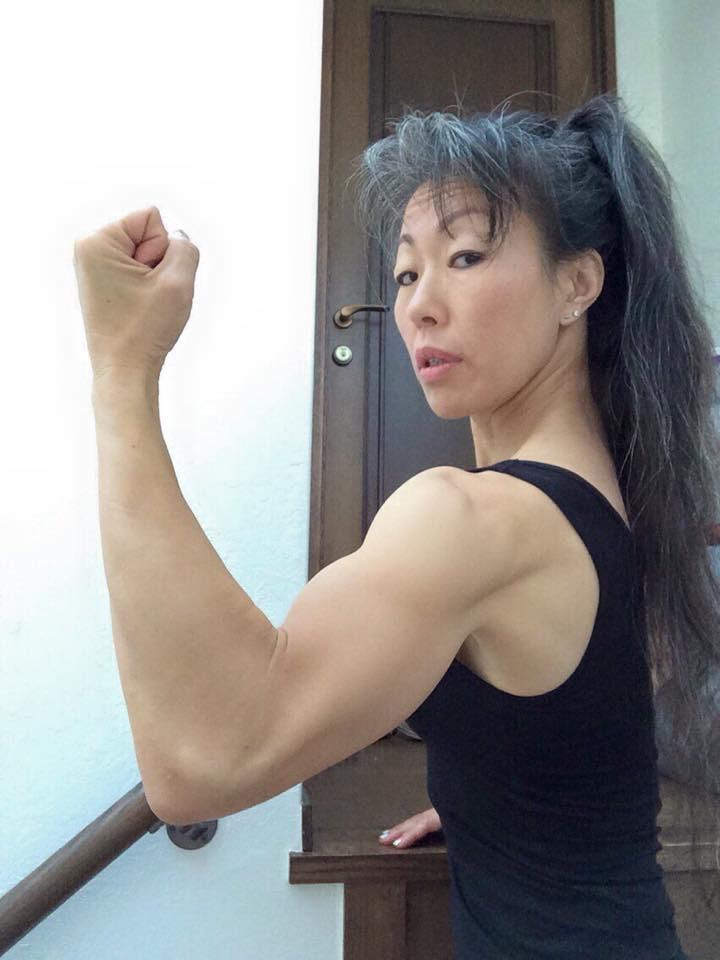ファッショントレンド ベスト女子 腕 筋肉