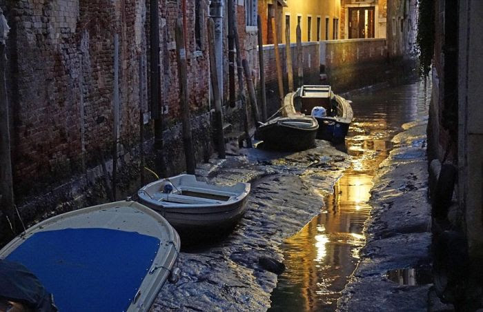 venice_canal_01